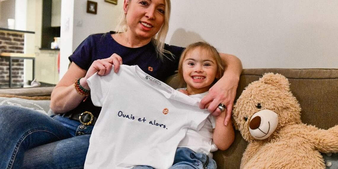 Laëtitia et Raphie Laëtitia Henry pose avec sa fille Raphaëlle pour la marque de vêtements écoresponsable Ouais et alors