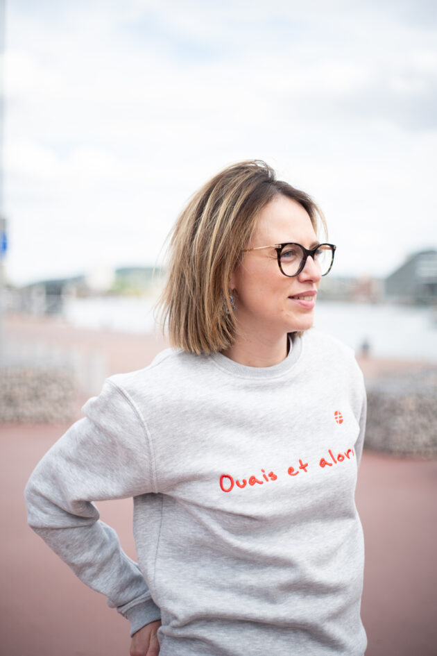 "Le Sacha" - Sweat Gris Unisexe – Image 6