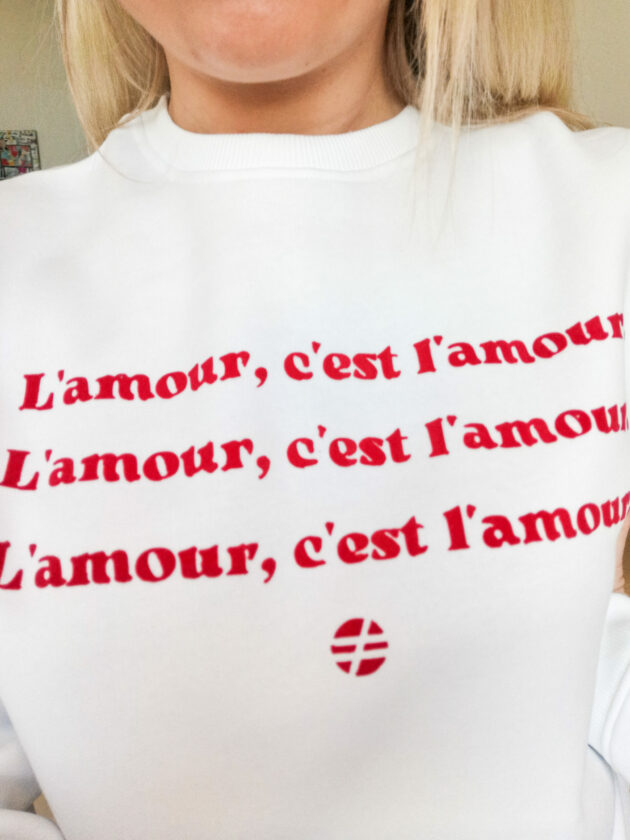 "L'amour" - Sweat Blanc Unisexe – Image 3