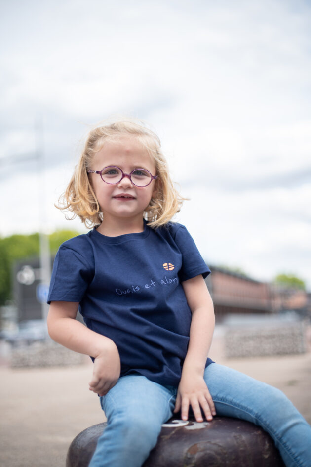 "L'initial" Enfant Navy - broderie ton sur ton logo orange