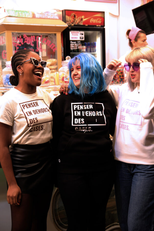 Le En dehors des cases - T-shirt Unisexe écru – Image 4