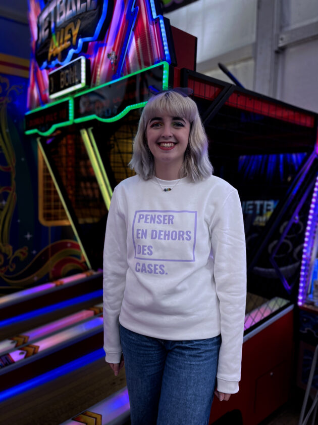 Le En dehors des cases - Sweat Unisexe – Image 3