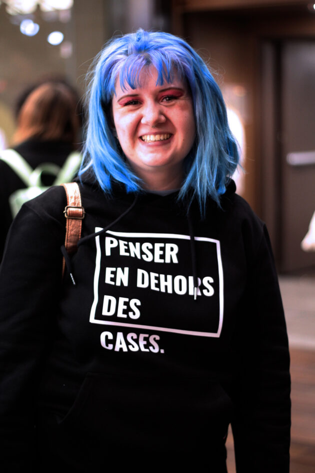 Le En dehors des cases - Hoodie Unisexe – Image 5