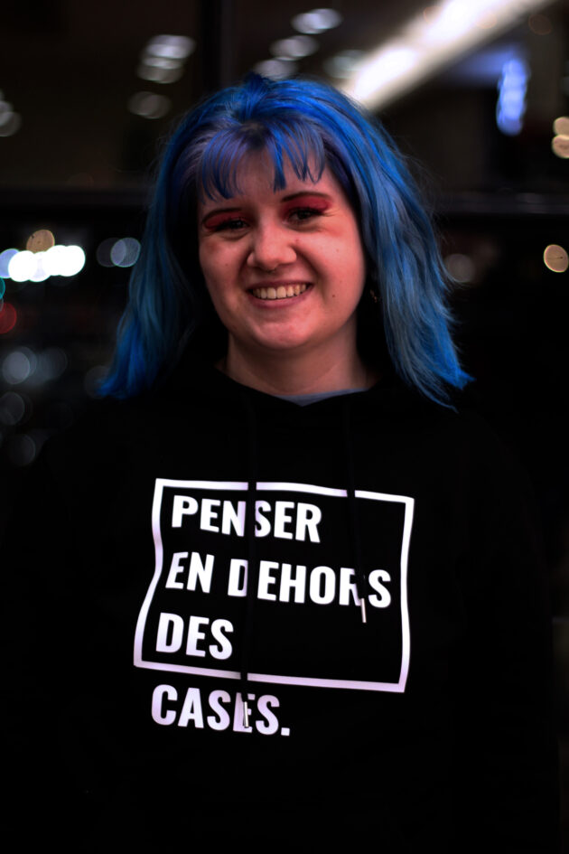 Le En dehors des cases - Hoodie Unisexe – Image 3