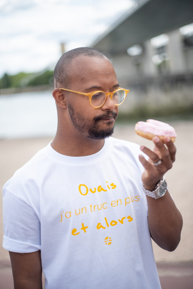 "Un truc en plus" - T-shirt Unisexe – Image 7