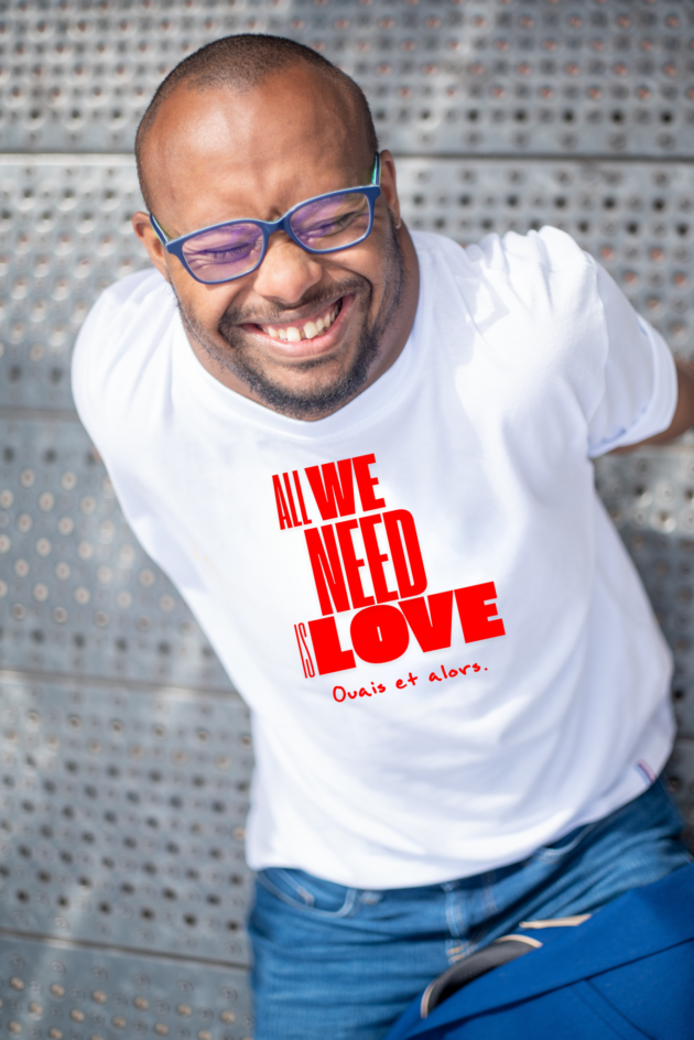 "All We Need Is Love" - T-shirt Unisexe