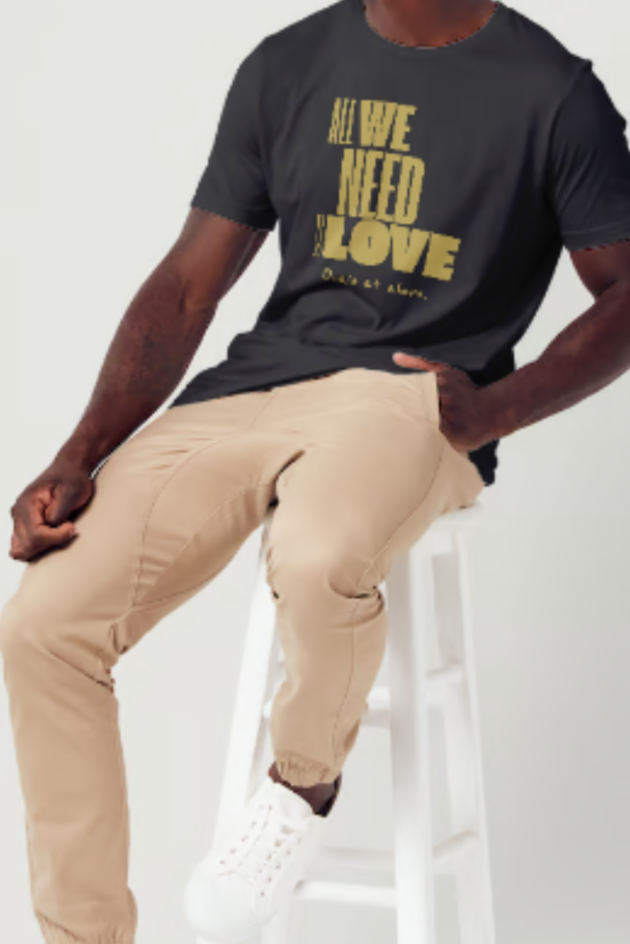 "All We Need Is Love" - T-shirt noir Unisexe